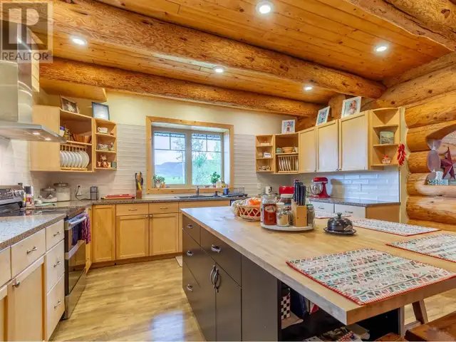 585 16 HIGHWAY Smithers, British Columbia in Houses for Sale in Smithers - Image 14