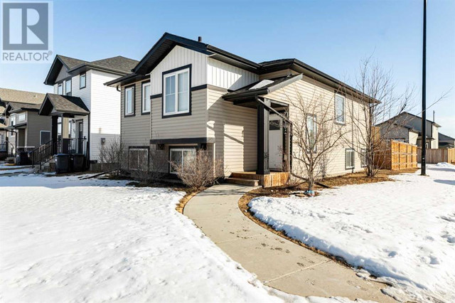 20 Hampton Crescent NE Sylvan Lake, Alberta in Houses for Sale in Red Deer