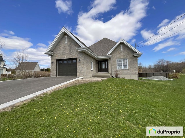 $839,000 - Bungalow for sale in St-Michel-de-Bellechasse — photo 1
