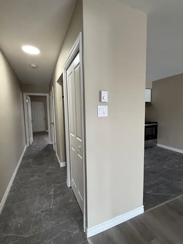 RENOVATED 1 BDRM APT DOUBLE ENTRANCES - ALL INCLUSIVE + FREE TV!63005668798467123