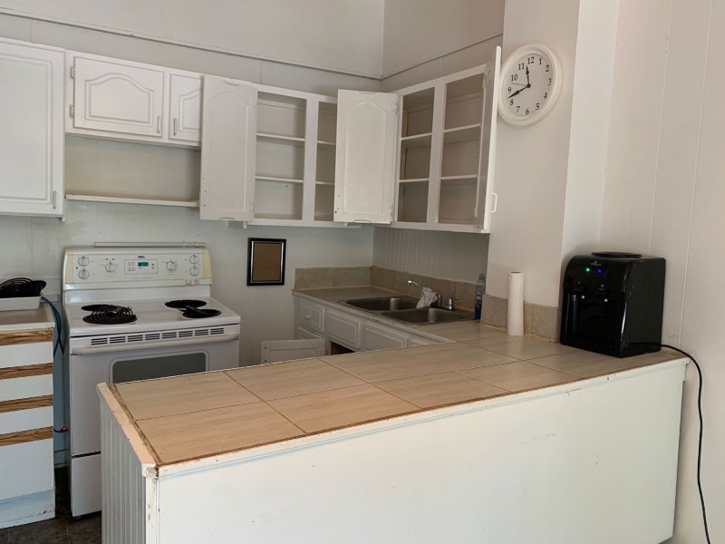 Cobourg Large 1 BDRM + Den for Lease Available immediately Long