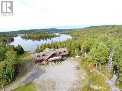 Temagami Custom-built executive white pine Log cottage/retreat, 15 yrs old situated on an exclusive...
