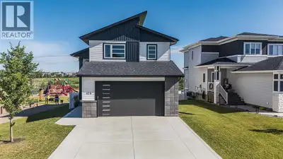Stunning Walk-Out Modified Bi-Level Backing onto a Park!This fully developed custom-built home—offer...
