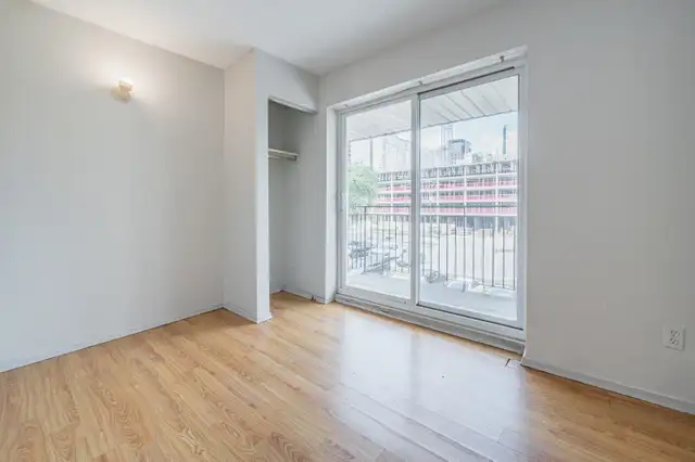 Student Rooms Available Steps From Laurier!! - Furnished Rooms!! in Room Rentals & Roommates in Kitchener / Waterloo - Image 2