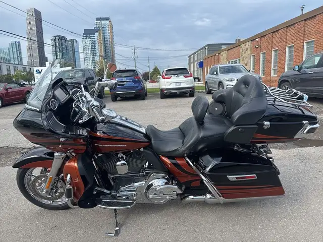 2015 Harley-Davidson CVO Road Glide ~ SUPER CLEAN ~ 110CI ~ ROAD in Sport Touring in City of Toronto - Image 3