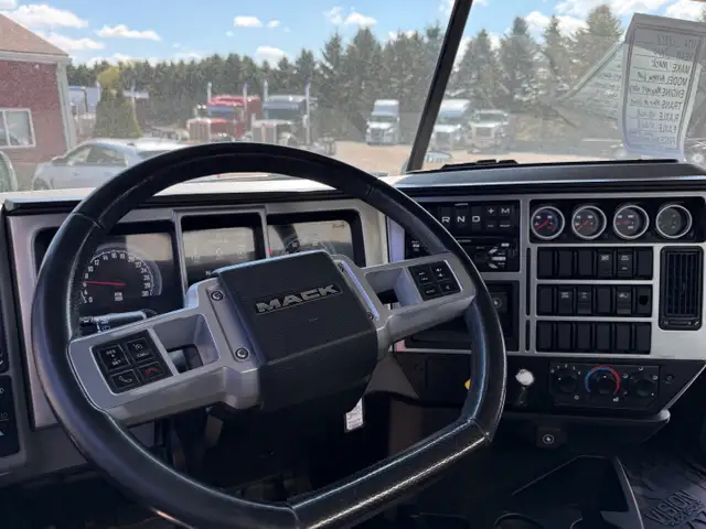 2020 MACK ANTHEM TANDEM WITH 30;FT ROLL BACK CURTAIN BODY in Heavy Trucks in Kitchener / Waterloo - Image 10
