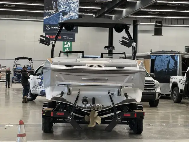 2025 Supreme S220 NOUVEAUTÉ 2025 in Powerboats & Motorboats in Granby - Image 10