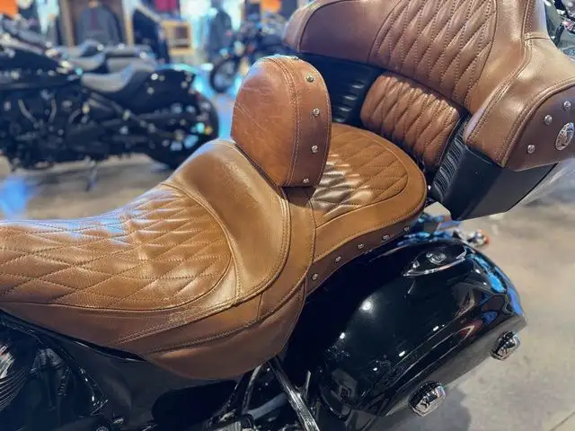 2015 Indian Roadmaster Thunder Black in Sport Touring in London - Image 8