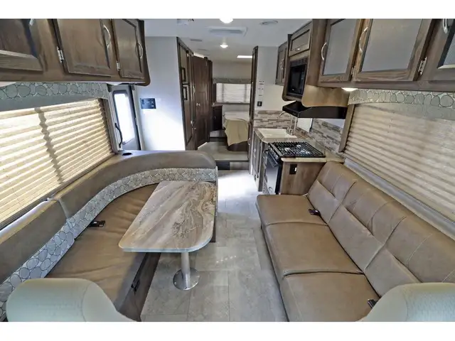 2020 Coachmen Freelander 26DS 1 extension Classe C 27 pieds in RVs & Motorhomes in Laval / North Shore - Image 5