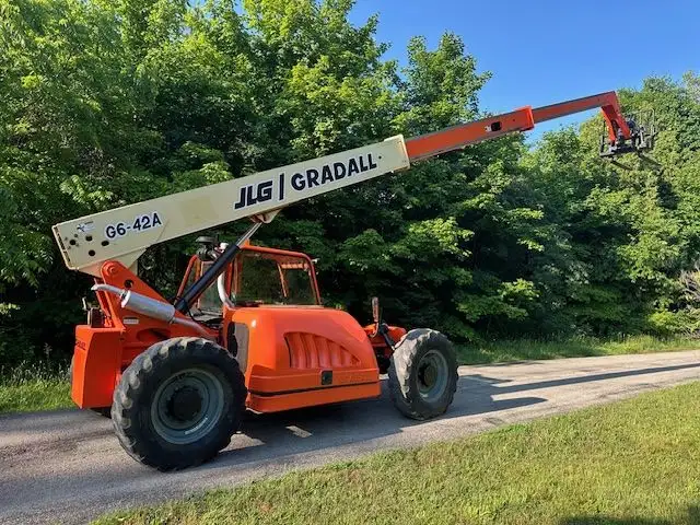JLG Gradall G6-42A Telehandler Worksite Ready in Heavy Equipment in Hamilton - Image 2