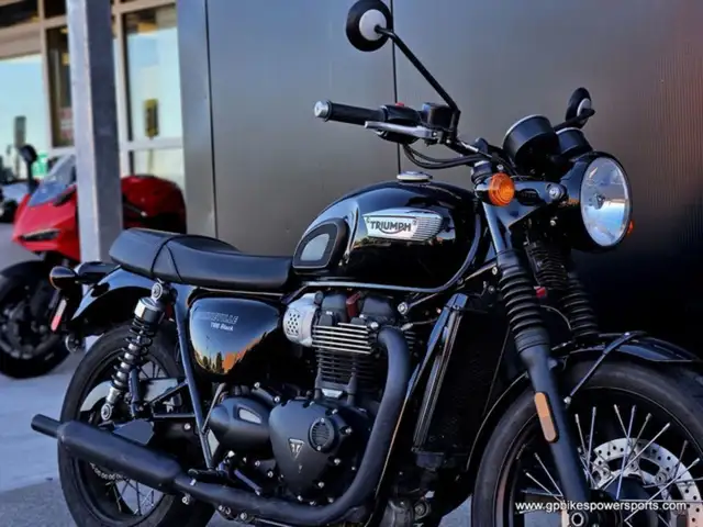 2017 Triumph Bonneville T100 Black Jet Black in Street, Cruisers & Choppers in Oshawa / Durham Region - Image 10