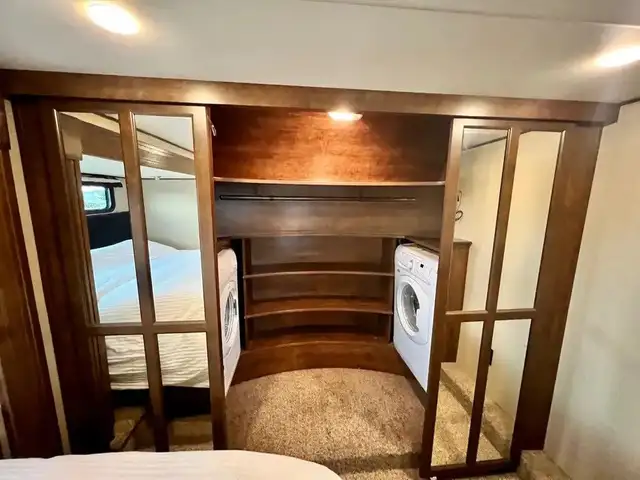 2014 GRAND DESIGN SOLITUDE (FINANCING AVAILABLE) in Travel Trailers & Campers in Kelowna - Image 8