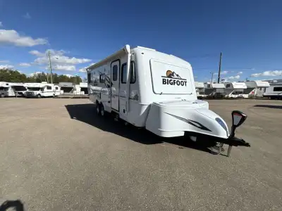 Bigfoot Industries Bigfoot 2500 Series travel trailer B25RQ highlights: Full Bath Spacious Seating O...