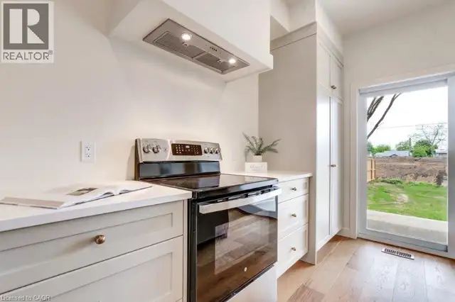 208 WILLIAM Street Delhi, Ontario in Houses for Sale in Norfolk County - Image 5