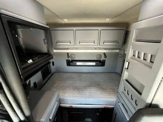 2020 Mack Anthem 64T 70 18 speed in Heavy Trucks in Regina - Image 12