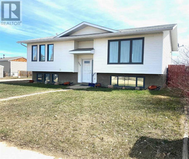 303 2nd Street W Duchess, Alberta in Houses for Sale in Medicine Hat
