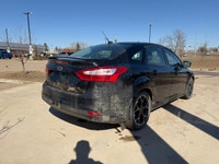 IIHS Top Safety Pick. Only 117,094 Miles! This Ford Focus boasts a Regular Unleaded I-4 2.0 L/122 en... (image 9)