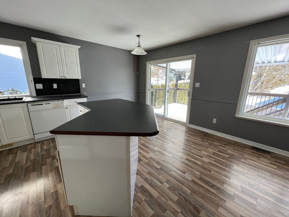 3 Bedroom Upper in McKinley Heights! 2