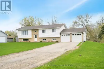 Top 5 Reasons You Will Love This Home: 1) Whether you're a family searching for a spacious raised bu...