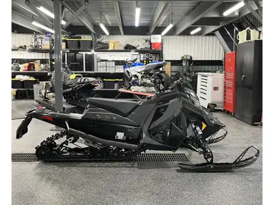 2025 Polaris Patriot Boost INDY VR1 137 Polaris Patriot Boost INDY VR1 137 2025 Les photos peuvent ê...