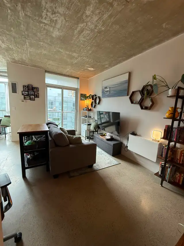High-Ceiling Loft with Natural Light in Queen West in Long Term Rentals in City of Toronto - Image 22