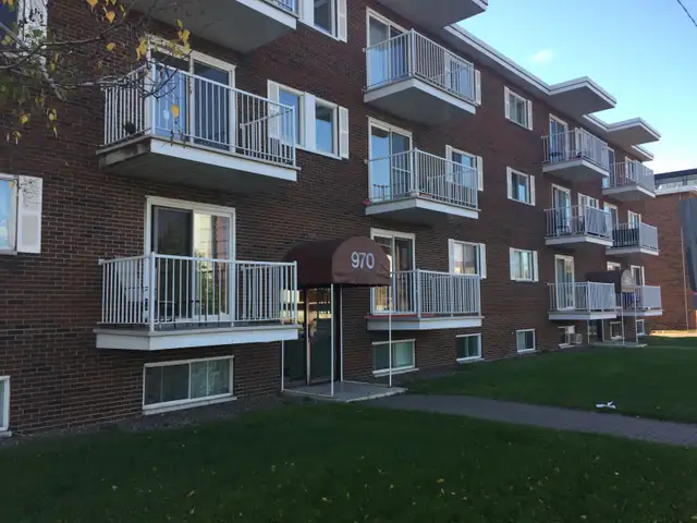 4 1/2 à Ste-Foy Emplacement de choix pour JUILLET
