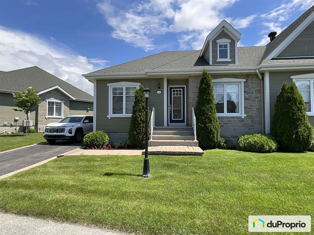 $545,900 - Semi-detached for sale in Ste-Marthe-Sur-Le-Lac — photo 1