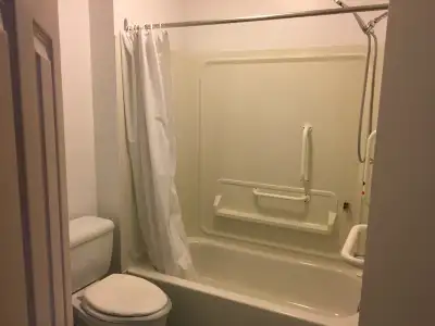 ***Montréal , chambre avec toilette partagée ou privée***, View more