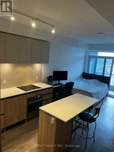 A pinnacle of luxury living in the sought-after Thornhill Condos. Situated in the vibrant heart of V...