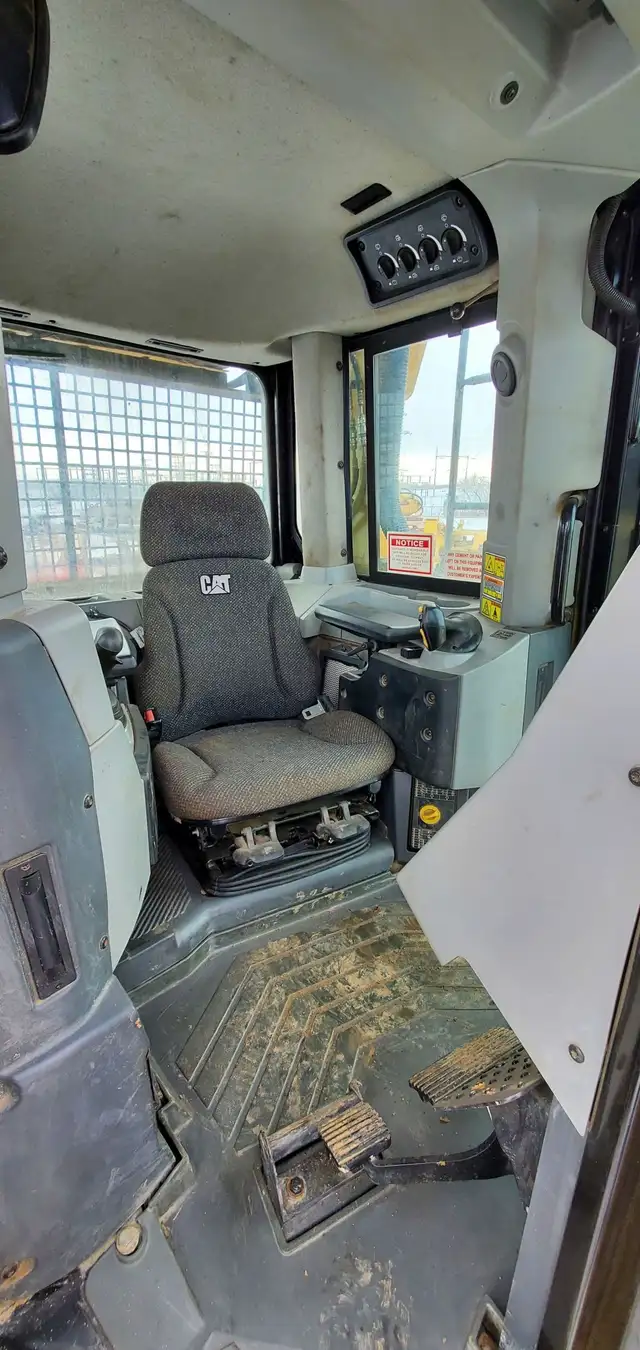 D8T - 2012 in Heavy Equipment in Saskatoon - Image 8