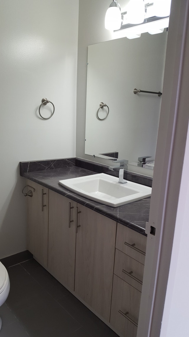 Yonge & Bloor 2 Bed 2 Bath 1000 Sq. Ft. * 3 Months Free Rent! Long