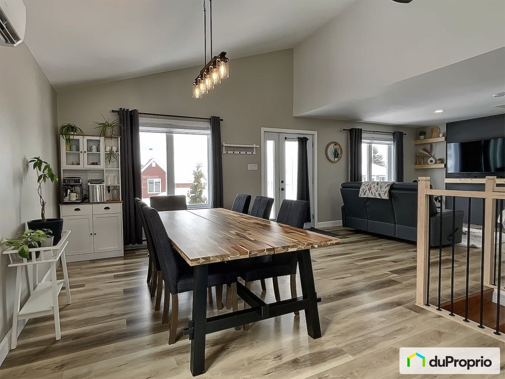 $387,500 - Bungalow for sale in Jonquière (Shipshaw) — photo 2