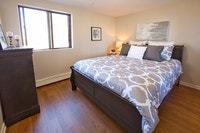 SPACIOUS 1 BEDROOM APARTMENT FOR RENT IN COLLINGWOOD! SELECT APARTMENTS FULLY REVITALIZED WITH MODER... (image 3)