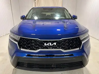 **Kia Sorento LX Premium AWD 7 Passagers Mags Bluetooth Sièges/Volant Chauffants 2023**Découvrez ce...