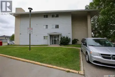 Very well maintained 2 bedroom condo in established complex. Spacious open floorplan with large eat...