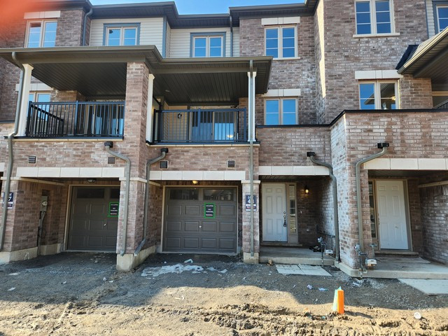 Four bedroom townhouse for rent in Courtice Ontario in Long Term Rentals in Oshawa / Durham Region