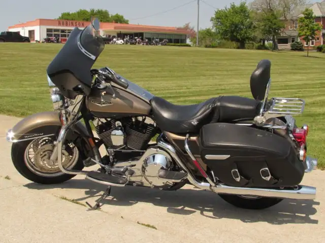 2004 Harley-Davidson FLHRCI Road King Classic in Sport Touring in Leamington - Image 7