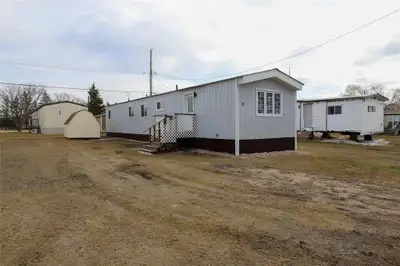 R19//Eriksdale/Fully Renovated Mobile Home in Eriksdale, MB Move-In Ready!Welcome to this beautifull...