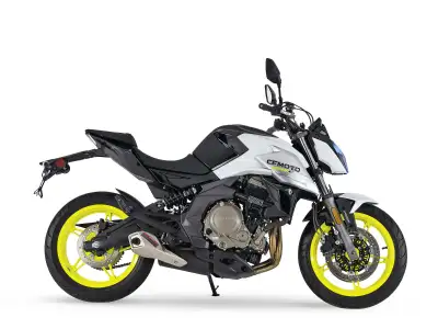 Still has years of warranty. Comes with Shad side cases. windscreen, rear rack, engine crash guards,...