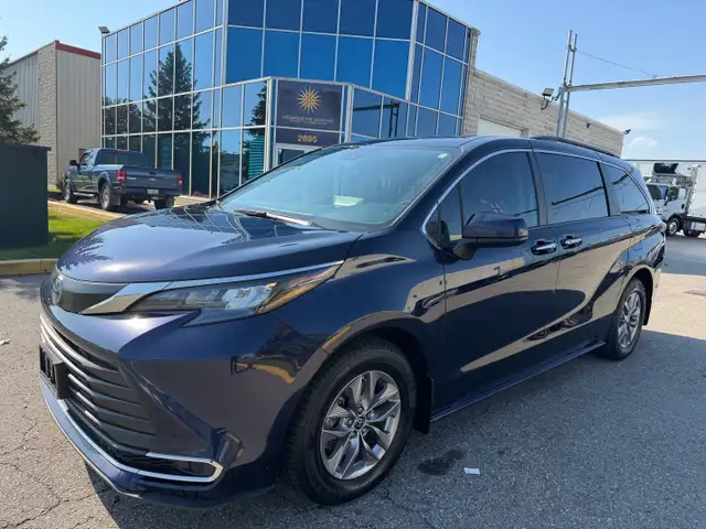 2024 Toyota Sienna XLT - Hybrid