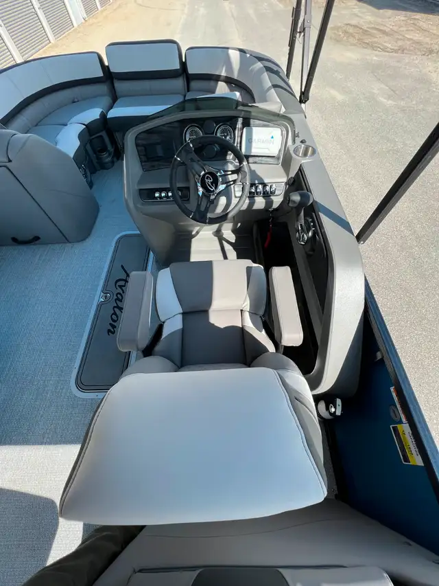 2023 Avalon LSZ Quad Lounger in Powerboats & Motorboats in Kelowna - Image 7