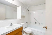 Amenities: Park Views • Quiet Building • Heat & Water Included Suite & Building: Bachelor, one-bedro... (image 3)