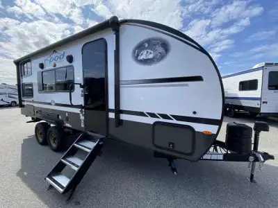 Forest River R-Pod travel trailer RP-200 highlights: Double-Size Bunks Murphy Bed Booth Dinette 16'...