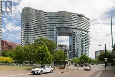 Welcome to The ARC by Concord - Located in the heart of Yaletown. This well-designed 1-bedroom home...