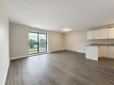 Three Bedroom Ensuite Apartment with a Balcony 3 bedrooms | 2 bathrooms | Approx. 1,030 sq. ft. Spre...