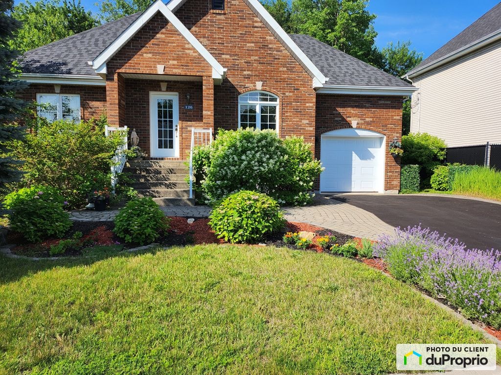 $785,000 - Bungalow for sale in Blainville — photo 1