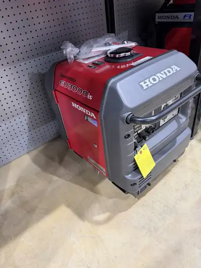 Marsh's Marina Ultra-Quiet 3000i Es AC Voltage Available: 120 Approximate Running Time (hrs)/Tankful...