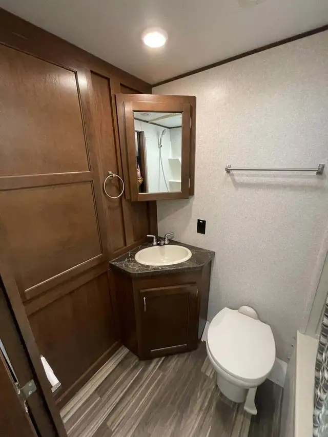 2017 JAYCO JAYFLIGHT 23RB (FINANCING AVAILABLE) in Travel Trailers & Campers in Strathcona County - Image 9