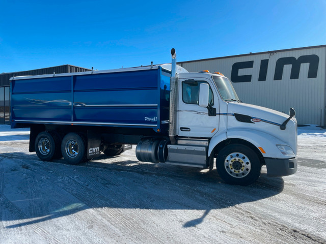 2016 Peterbilt 579 Tandem Grain Truck, Auto in Heavy Trucks in Saskatoon - Image 2