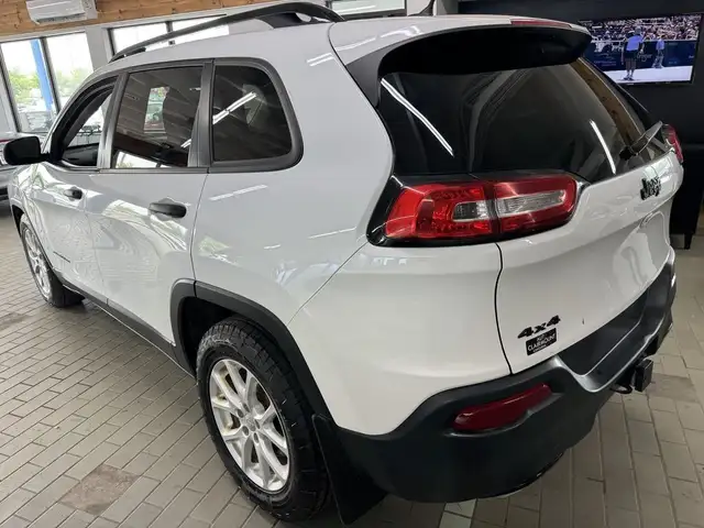 2016 Jeep Cherokee 4WD 4dr Altitude -Ltd Avail- in Cars & Trucks in Longueuil / South Shore - Image 4